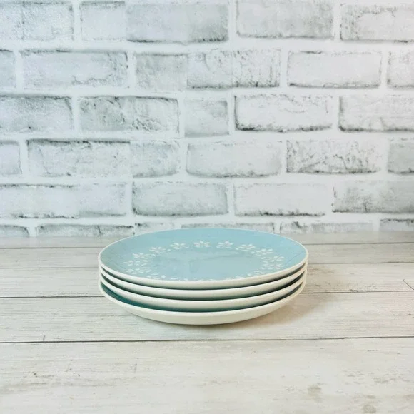 VINTAGE 1950's Harkerware Floral Plates and Solid Blue Plates, 4 Dinner/ 4 Salad - Picture 3 of 6